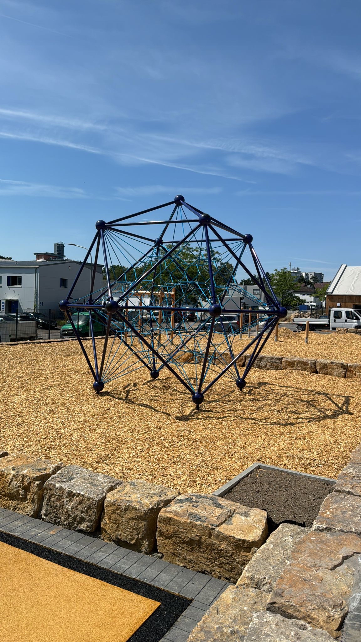 Fallschutzplatten verlegen Bad Kreuznach - Raumgeflecht Kletterpyramide
