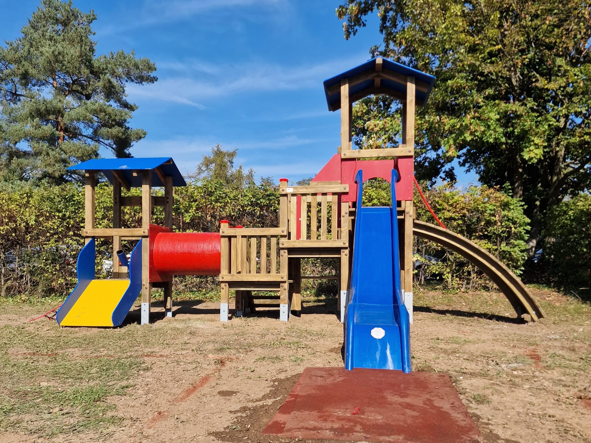 Ibrahim Moshrif und Team bei der Spielgeräte-Montage Bad Kreuznach