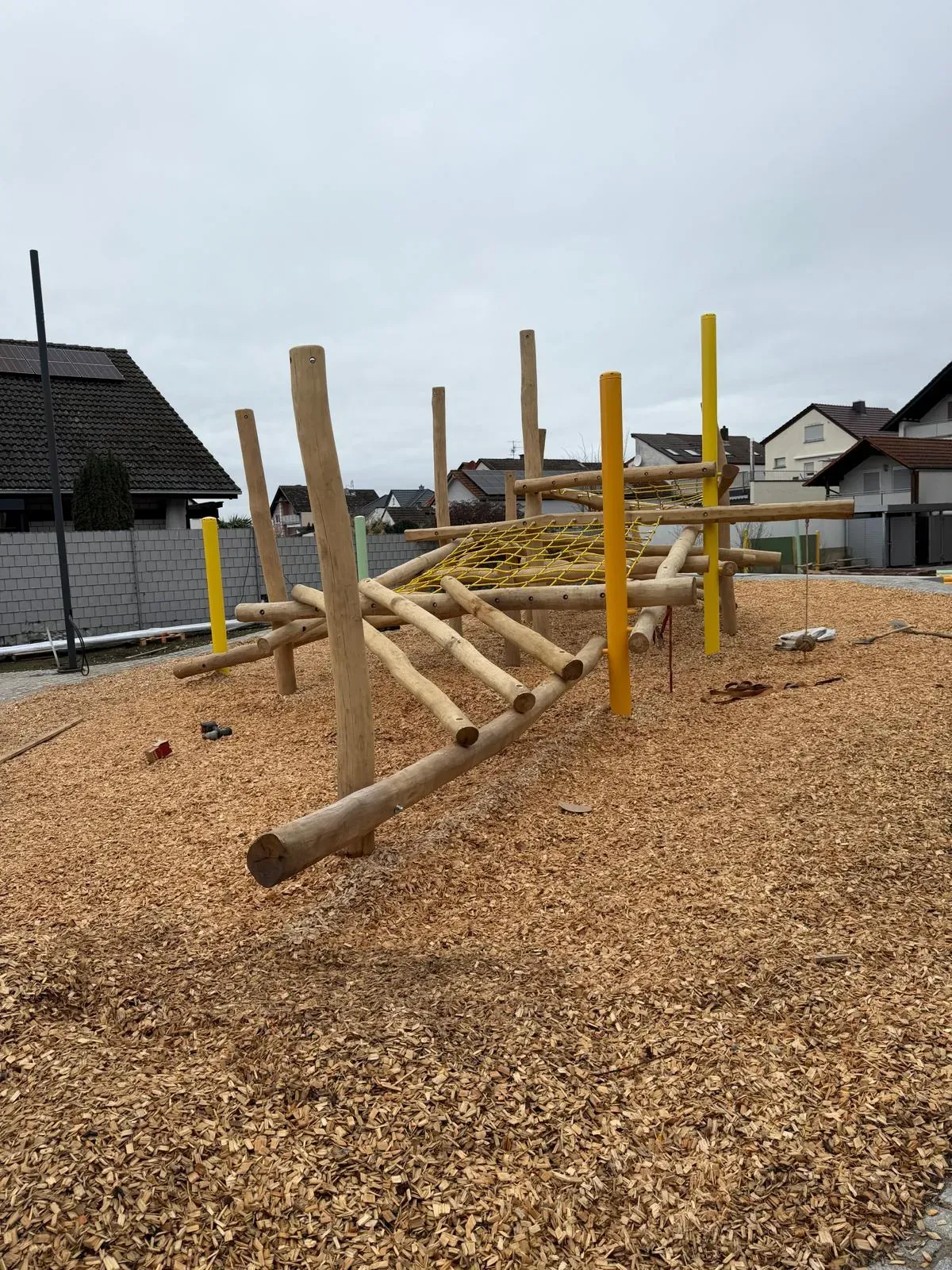 Robinien-Kletterparcours, montiert von Moshrif Spielplatzbau in Darmstadt, Foto 4